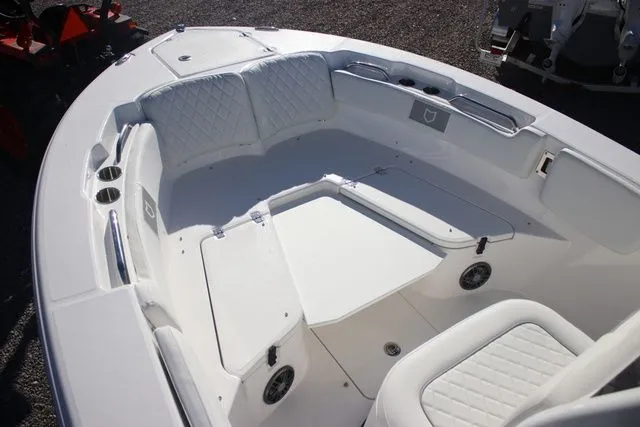 Slide: The Image of Sea Fox 228 Commander 2026 - 10