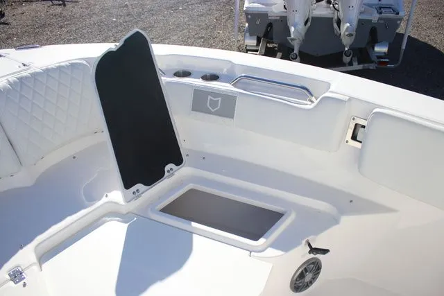 Slide: The Image of Sea Fox 228 Commander 2026 - 13