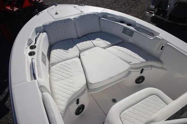 Slide: The Image of Sea Fox 228 Commander 2026 - 15