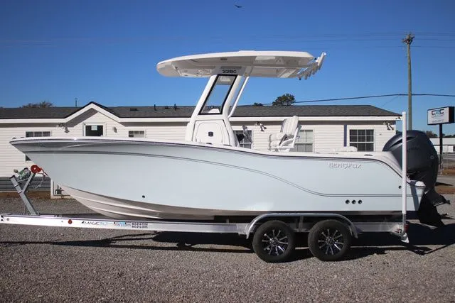 Slide: The Image of Sea Fox 228 Commander 2026 - 4