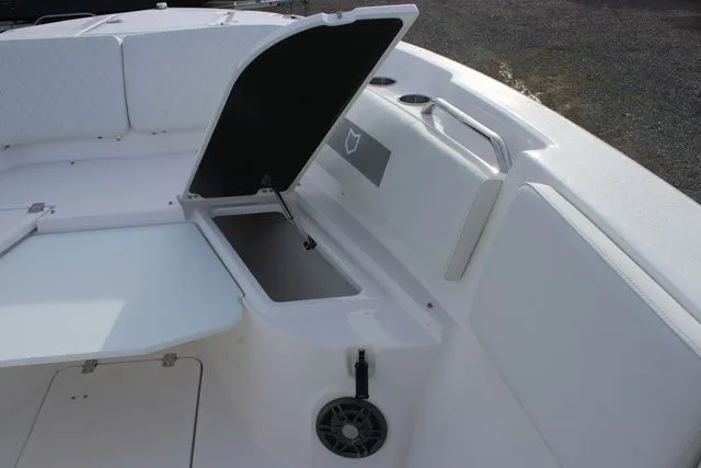 Slide: The Image of Sea Fox Commander 268 2026 - 13