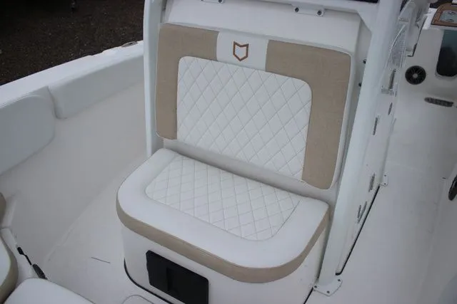 Slide: The Image of Sea Fox 228 Commander 2026 - 16