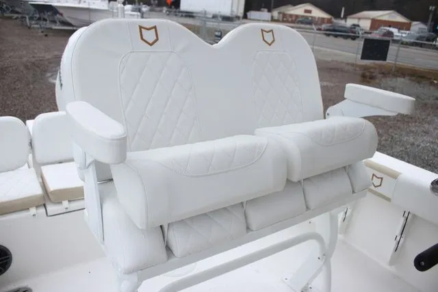 Slide: The Image of Sea Fox 228 Commander 2026 - 6