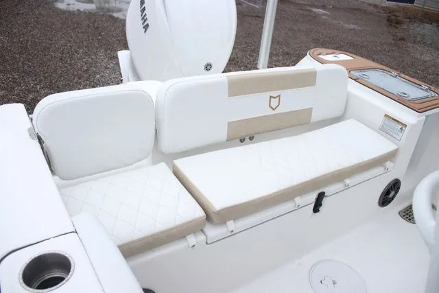 Slide: The Image of Sea Fox 228 Commander 2026 - 7