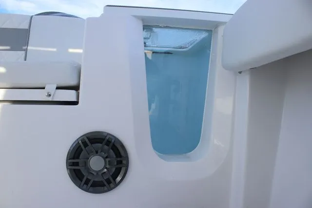 Slide: The Image of Sea Fox 228 Commander 2026 - 11