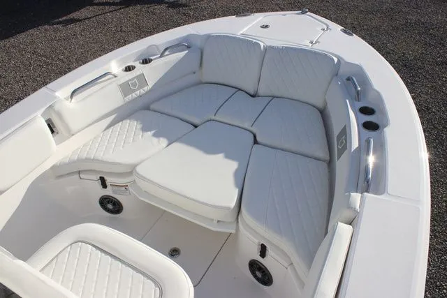 Slide: The Image of Sea Fox 228 Commander 2026 - 8