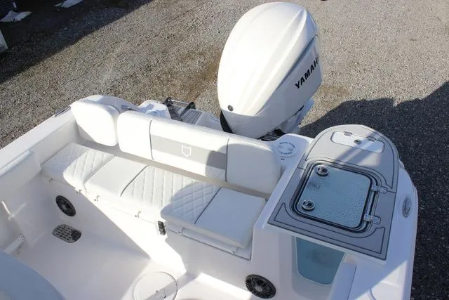 Slide: The Image of Sea Fox 248 Commander 2026 - 14