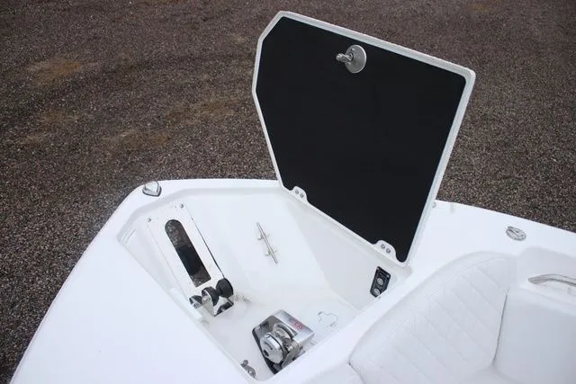 Slide: The Image of Sea Fox Commander 268 2026 - 7