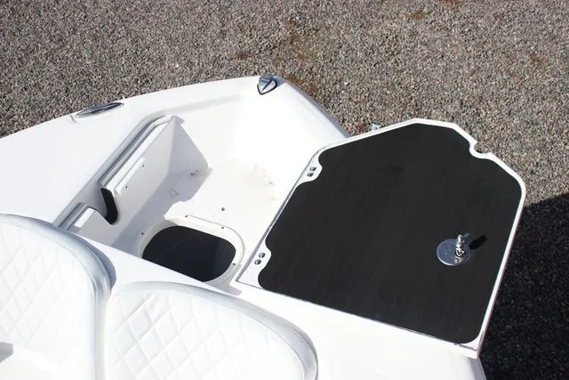 Slide: The Image of Sea Fox 248 Commander 2026 - 11