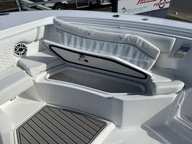 Slide: The Image of Tidewater 272 CC Adventure 2026 - 18