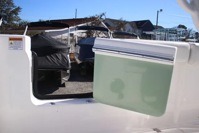 Slide: The Image of Sea Fox 268 Commander 2024 - 10