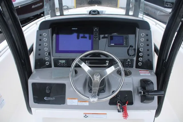 Slide: The Image of Robalo R230 Center Console 2021 - 7