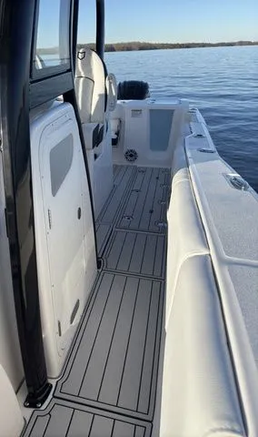 Slide: The Image of Sea Fox 288 Commander 2025 - 12