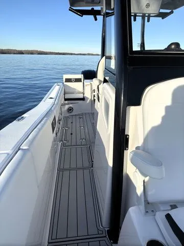 Slide: The Image of Sea Fox 288 Commander 2025 - 13