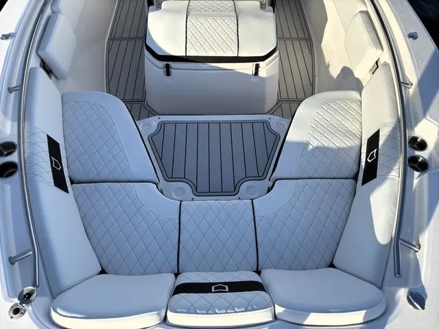 Slide: The Image of Sea Fox 288 Commander 2025 - 16