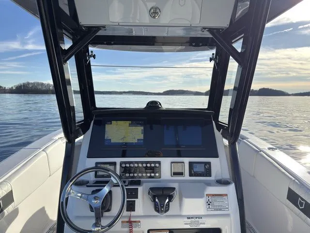 Slide: The Image of Sea Fox 288 Commander 2025 - 6