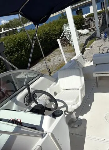 Slide: The Image of Boston Whaler 210 Ventura 2004 - 14