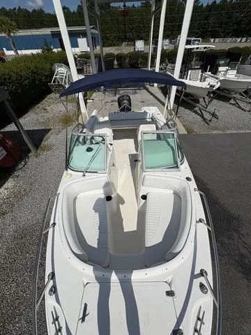 Slide: The Image of Boston Whaler 210 Ventura 2004 - 15