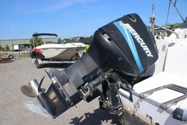 Slide: The Image of Boston Whaler 210 Ventura 2004 - 6