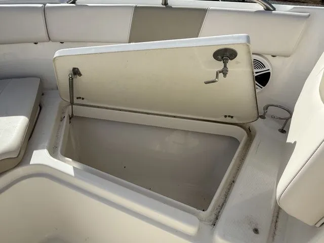 Slide: The Image of Robalo R227 Dual Console 2017 - 10