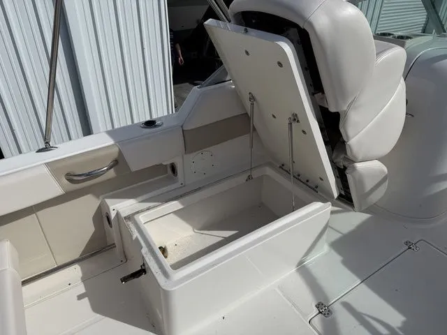 Slide: The Image of Robalo R227 Dual Console 2017 - 13