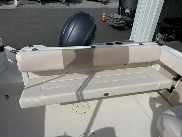 Slide: The Image of Robalo R227 Dual Console 2017 - 14