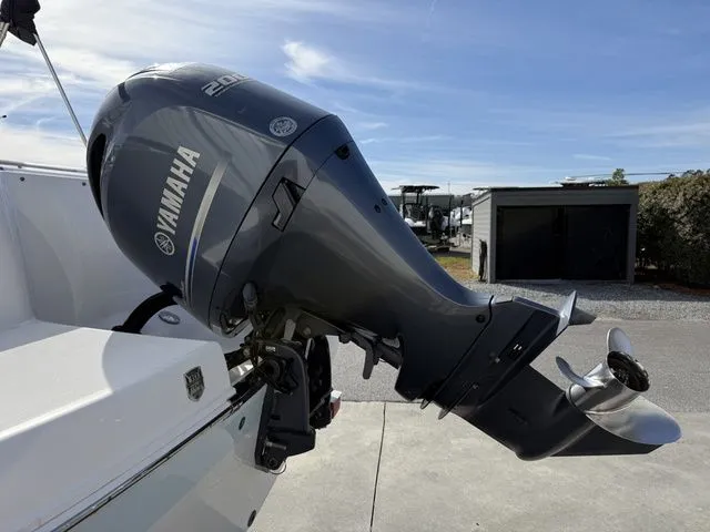 Slide: The Image of Robalo R227 Dual Console 2017 - 16