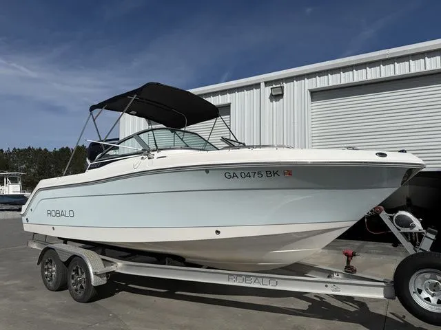 Slide: The Image of Robalo R227 Dual Console 2017 - 19