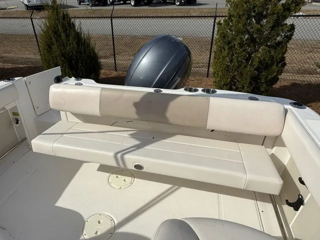 Slide: The Image of Robalo R227 Dual Console 2017 - 9