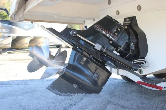 Slide: The Image of Sea Ray 240 Sundeck 2016 - 5