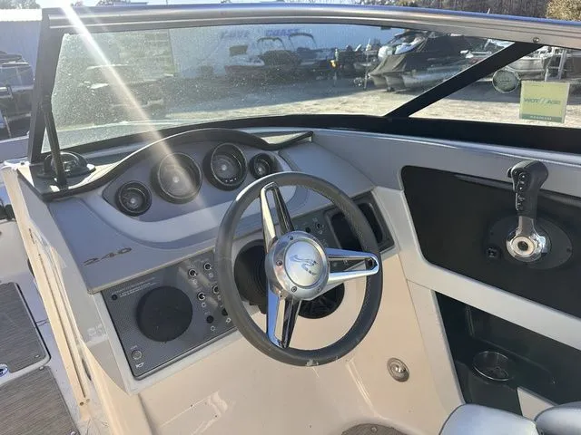 Slide: The Image of Sea Ray 240 Sundeck 2016 - 9