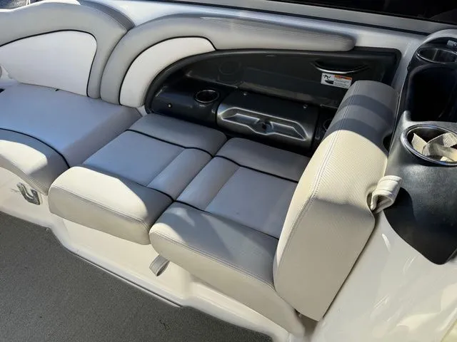 Slide: The Image of Yamaha AR240 HO 2011 - 16