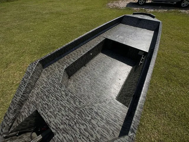 Slide: The Image of Edge Boats 553 DB 2025 - 8