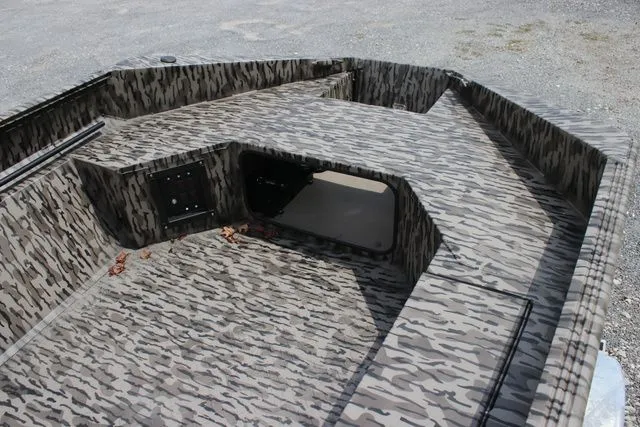 Slide: The Image of Edge Boats 553 DB 2025 - 3