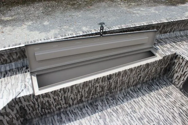 Slide: The Image of Edge Boats 553 DB 2025 - 4