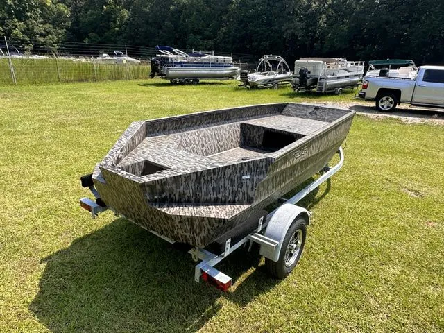 Slide: The Image of Edge Boats 553 DB 2025 - 6