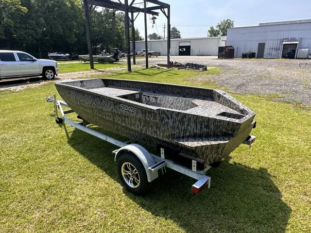 Slide: The Image of Edge Boats 553 DB 2025 - 7