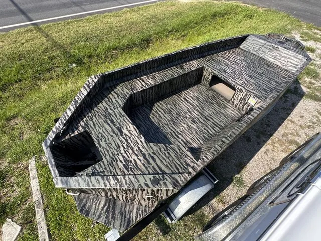 Slide: The Image of Edge Boats 553 DB 2025 - 6