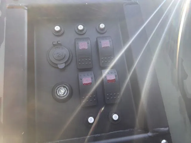 Slide: The Image of Edge Boats 553 DB 2025 - 8