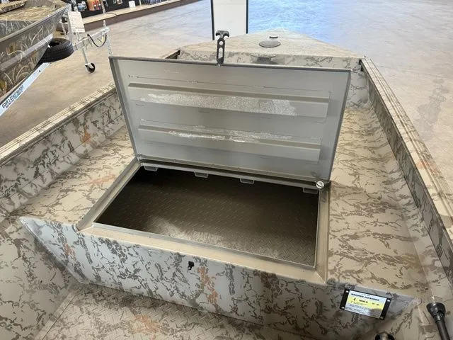 Slide: The Image of Edge Boats 553 DB 2025 - 10