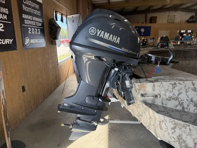 Slide: The Image of Edge Boats 553 DB 2025 - 5