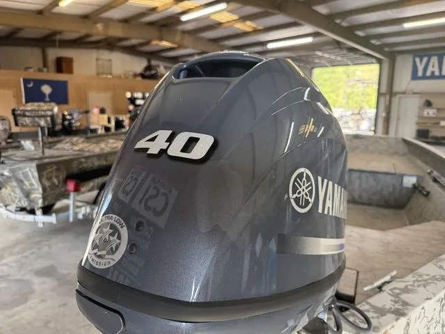 Slide: The Image of Edge Boats 553 DB 2025 - 6