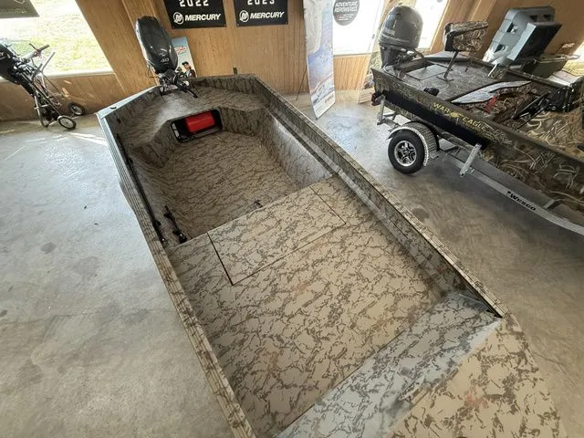 Slide: The Image of Edge Boats 553 DB 2025 - 9