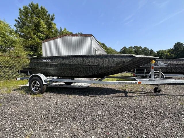 Slide: The Image of Edge Boats 553 DB Sportsman 2025 - 10