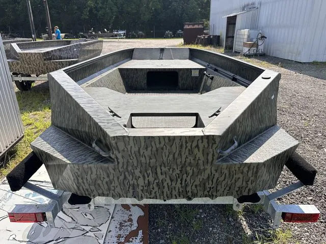 Slide: The Image of Edge Boats 553 DB Sportsman 2025 - 11