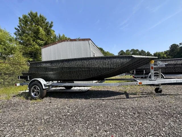 Slide: The Image of Edge Boats 553 DB Sportsman 2025 - 12