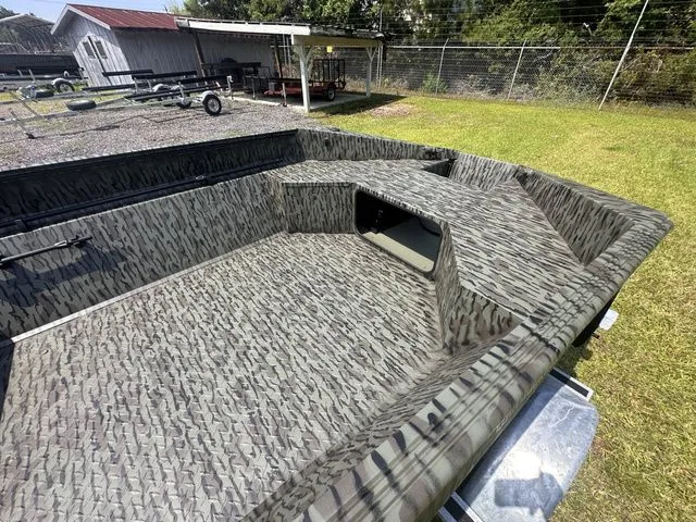 Slide: The Image of Edge Boats 553 DB Sportsman 2025 - 5