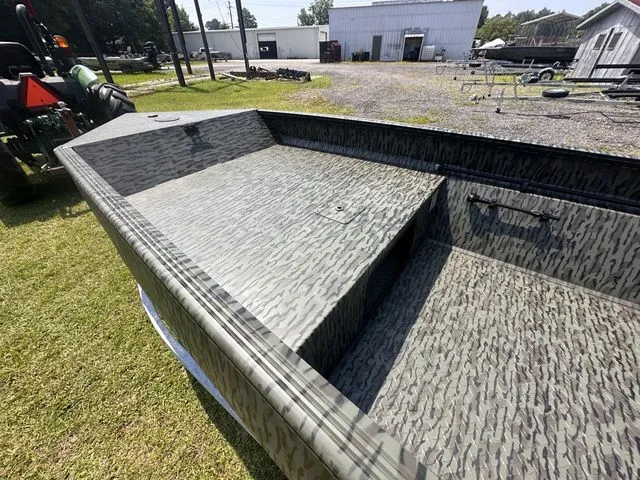 Slide: The Image of Edge Boats 553 DB Sportsman 2025 - 6