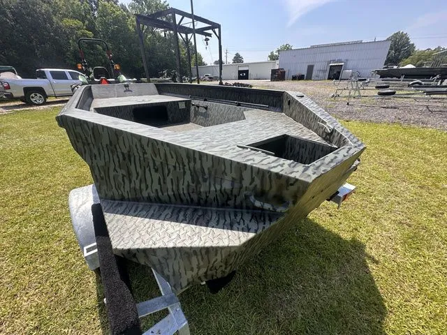 Slide: The Image of Edge Boats 553 DB Sportsman 2025 - 9