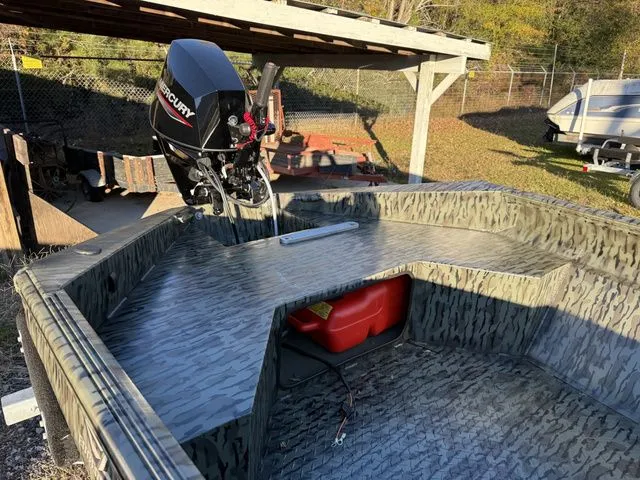 Slide: The Image of Edge Boats 553 DB Sportsman 2025 - 5